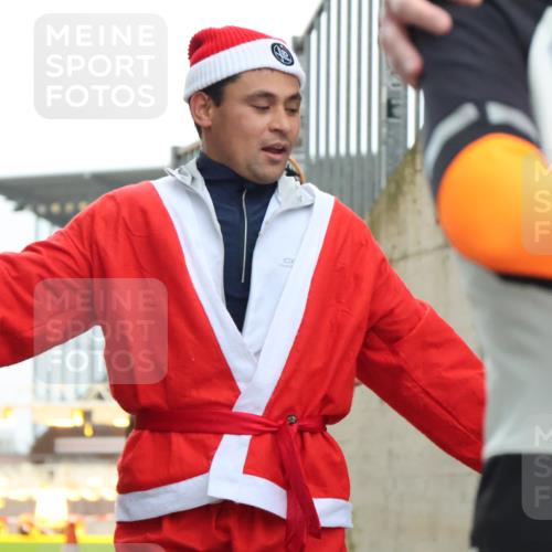 08.12.2024 - St. Pauli X-Mass-Run No. 14 H.Heesch http://msf.ph/oto/7493175 08.12.2024 10:06:33 Ziel 40, 65, 175, 1013, 1068, 1232, 1563, 3006, 696, 1013, 1016, 1563, 2894 meine-sportfotos.de