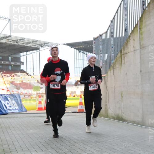 08.12.2024 - St. Pauli X-Mass-Run No. 14 H.Heesch http://msf.ph/oto/7493177 08.12.2024 09:58:33 Ziel 1396, 1397, 1789, 2872, 2934, 2943, 2944, 3092, 3171, 55, 880, 1075, 1080, 1396, 1397 meine-sportfotos.de