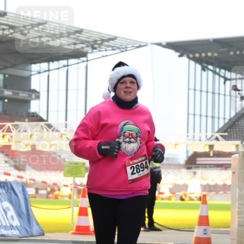 08.12.2024 - St. Pauli X-Mass-Run No. 14 H.Heesch http://msf.ph/oto/7493182 08.12.2024 10:06:35 Ziel 40, 65, 696, 1013, 1016, 1068, 1232, 1563, 3006, 696, 1013, 1016, 1563, 2894 meine-sportfotos.de