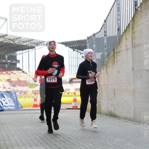08.12.2024 - St. Pauli X-Mass-Run No. 14 H.Heesch http://msf.ph/oto/7493183 08.12.2024 09:58:33 Ziel 1396, 1397, 1789, 2872, 2934, 2943, 2944, 3092, 3171, 55, 880, 1075, 1080, 1396, 1397 meine-sportfotos.de