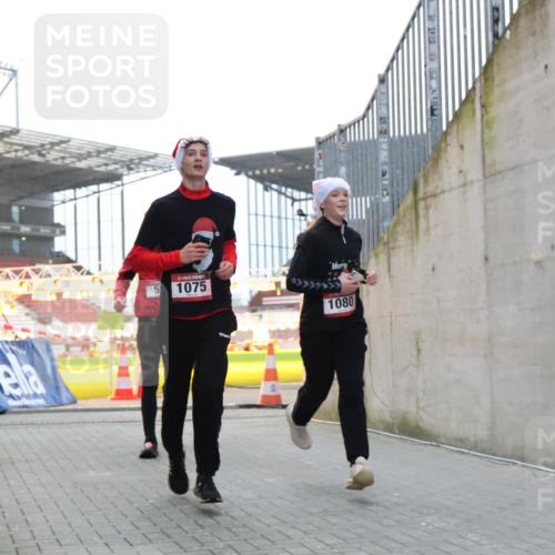 08.12.2024 - St. Pauli X-Mass-Run No. 14 H.Heesch http://msf.ph/oto/7493193 08.12.2024 09:58:34 Ziel 1075, 1080, 1396, 1397, 1789, 2872, 2934, 2943, 2944, 3171, 55, 880, 1075, 1080, 1396, 1397 meine-sportfotos.de