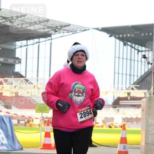08.12.2024 - St. Pauli X-Mass-Run No. 14 H.Heesch http://msf.ph/oto/7493194 08.12.2024 10:06:35 Ziel 40, 65, 696, 1013, 1016, 1068, 1232, 1563, 3006, 696, 1013, 1016, 1563, 2894 meine-sportfotos.de