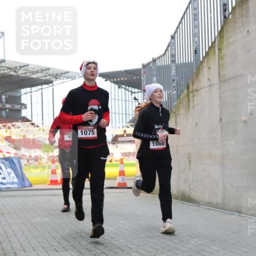 08.12.2024 - St. Pauli X-Mass-Run No. 14 H.Heesch http://msf.ph/oto/7493201 08.12.2024 09:58:34 Ziel 1075, 1080, 1396, 1397, 1789, 2872, 2934, 2943, 2944, 3171, 55, 880, 1075, 1080, 1396, 1397 meine-sportfotos.de