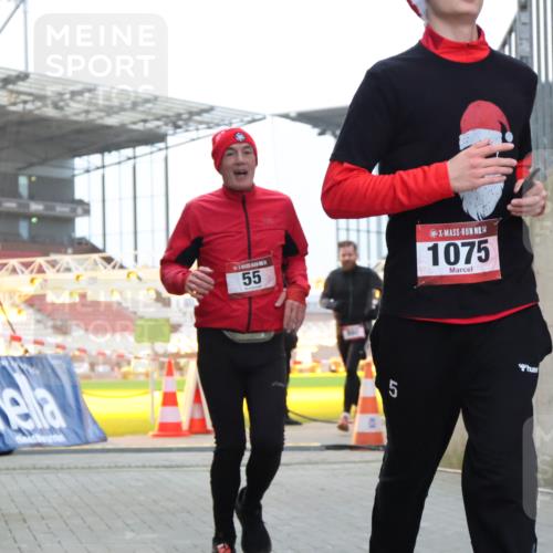 08.12.2024 - St. Pauli X-Mass-Run No. 14 H.Heesch http://msf.ph/oto/7493219 08.12.2024 09:58:34 Ziel 1075, 1080, 1396, 1397, 1789, 2872, 2934, 2943, 2944, 3171, 55, 880, 1075, 1080, 1396, 1397 meine-sportfotos.de
