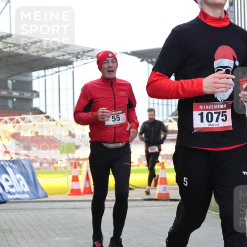 08.12.2024 - St. Pauli X-Mass-Run No. 14 H.Heesch http://msf.ph/oto/7493224 08.12.2024 09:58:34 Ziel 1075, 1080, 1396, 1397, 1789, 2872, 2934, 2943, 2944, 3171, 55, 880, 1075, 1080, 1396, 1397 meine-sportfotos.de