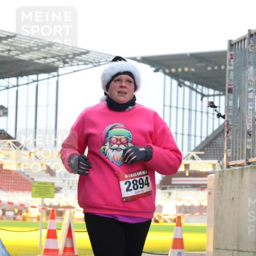 08.12.2024 - St. Pauli X-Mass-Run No. 14 H.Heesch http://msf.ph/oto/7493235 08.12.2024 10:06:35 Ziel 40, 65, 696, 1013, 1016, 1068, 1232, 1563, 3006, 696, 1013, 1016, 1563, 2894 meine-sportfotos.de