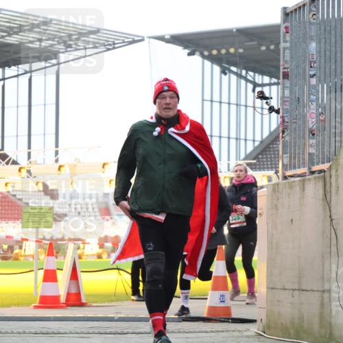 08.12.2024 - St. Pauli X-Mass-Run No. 14 H.Heesch http://msf.ph/oto/7493278 08.12.2024 10:06:45 Ziel 696, 1013, 1016, 1563, 2894, 78, 529, 3257, 3259 meine-sportfotos.de