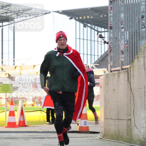 08.12.2024 - St. Pauli X-Mass-Run No. 14 H.Heesch http://msf.ph/oto/7493297 08.12.2024 10:06:45 Ziel 696, 1013, 1016, 1563, 2894, 78, 529, 3257, 3259 meine-sportfotos.de