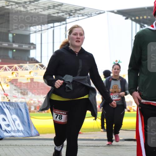 08.12.2024 - St. Pauli X-Mass-Run No. 14 H.Heesch http://msf.ph/oto/7493354 08.12.2024 10:06:47 Ziel 78, 696, 1013, 1016, 1563, 2894, 78, 529, 3257, 3259 meine-sportfotos.de