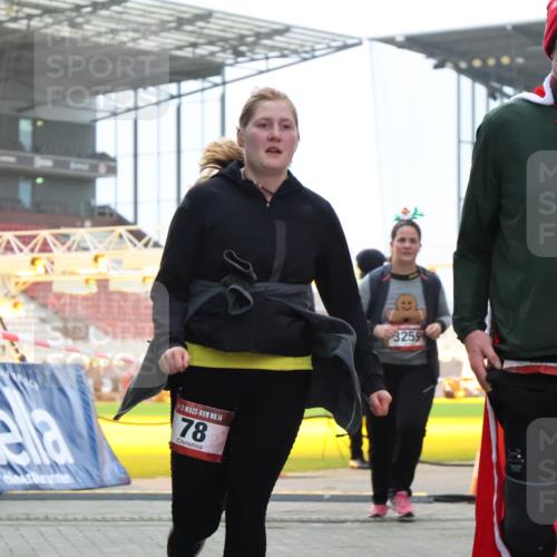 08.12.2024 - St. Pauli X-Mass-Run No. 14 H.Heesch http://msf.ph/oto/7493362 08.12.2024 10:06:47 Ziel 78, 696, 1013, 1016, 1563, 2894, 78, 529, 3257, 3259 meine-sportfotos.de