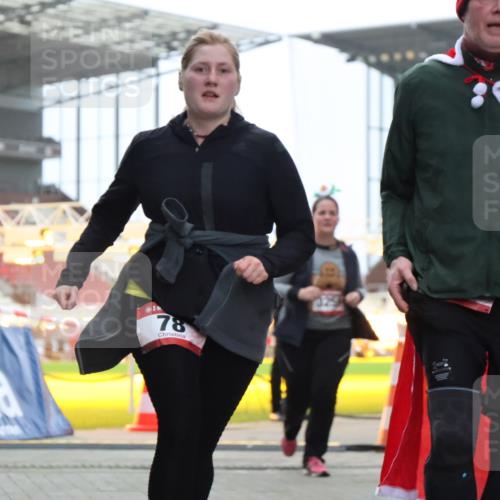 08.12.2024 - St. Pauli X-Mass-Run No. 14 H.Heesch http://msf.ph/oto/7493385 08.12.2024 10:06:47 Ziel 78, 696, 1013, 1016, 1563, 2894, 78, 529, 3257, 3259 meine-sportfotos.de
