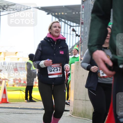08.12.2024 - St. Pauli X-Mass-Run No. 14 H.Heesch http://msf.ph/oto/7493434 08.12.2024 10:06:50 Ziel 78, 529, 2894, 3257, 529, 885, 890, 3257, 3259 meine-sportfotos.de