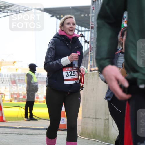 08.12.2024 - St. Pauli X-Mass-Run No. 14 H.Heesch http://msf.ph/oto/7493447 08.12.2024 10:06:50 Ziel 78, 529, 2894, 3257, 529, 885, 890, 3257, 3259 meine-sportfotos.de