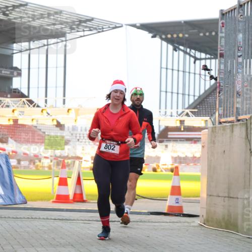 08.12.2024 - St. Pauli X-Mass-Run No. 14 H.Heesch http://msf.ph/oto/7493482 08.12.2024 09:58:41 Ziel 55, 880, 1075, 1080, 1396, 1397, 2872, 49, 802, 1864, 2984, 3109 meine-sportfotos.de