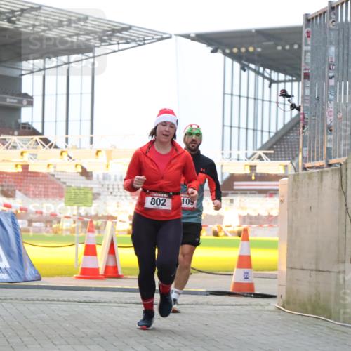 08.12.2024 - St. Pauli X-Mass-Run No. 14 H.Heesch http://msf.ph/oto/7493488 08.12.2024 09:58:41 Ziel 55, 880, 1075, 1080, 1396, 1397, 2872, 49, 802, 1864, 2984, 3109 meine-sportfotos.de