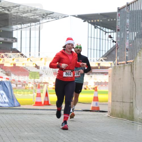 08.12.2024 - St. Pauli X-Mass-Run No. 14 H.Heesch http://msf.ph/oto/7493510 08.12.2024 09:58:42 Ziel 55, 880, 1075, 1080, 1396, 1397, 2872, 49, 802, 1864, 2428, 2984, 3109 meine-sportfotos.de
