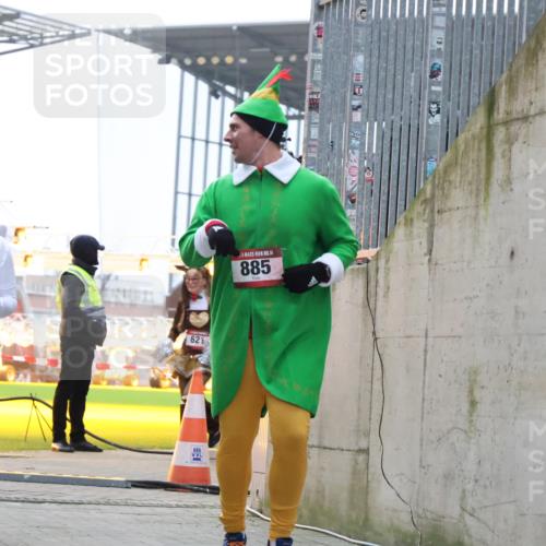 08.12.2024 - St. Pauli X-Mass-Run No. 14 H.Heesch http://msf.ph/oto/7493514 08.12.2024 10:06:53 Ziel 78, 529, 3257, 3259, 621, 698, 795, 885, 890, 1424, 3259 meine-sportfotos.de