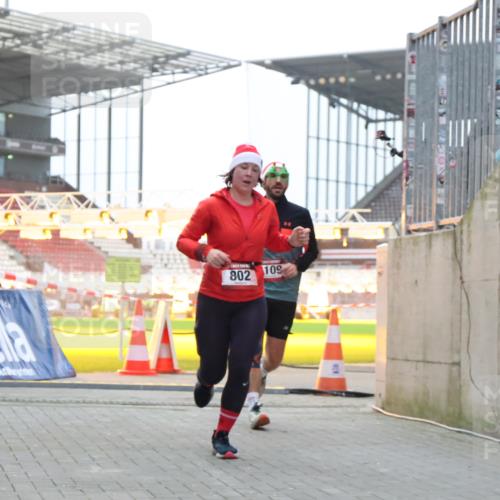08.12.2024 - St. Pauli X-Mass-Run No. 14 H.Heesch http://msf.ph/oto/7493519 08.12.2024 09:58:42 Ziel 55, 880, 1075, 1080, 1396, 1397, 2872, 49, 802, 1864, 2428, 2984, 3109 meine-sportfotos.de
