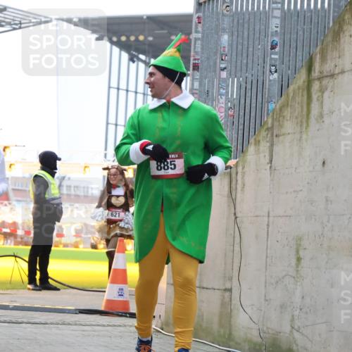 08.12.2024 - St. Pauli X-Mass-Run No. 14 H.Heesch http://msf.ph/oto/7493521 08.12.2024 10:06:53 Ziel 78, 529, 3257, 3259, 621, 698, 795, 885, 890, 1424, 3259 meine-sportfotos.de