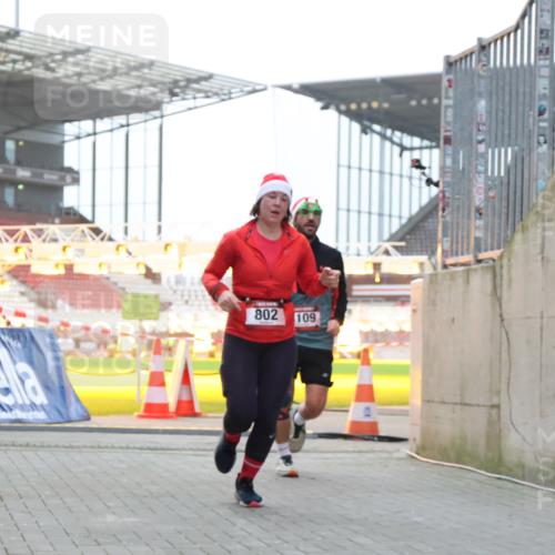 08.12.2024 - St. Pauli X-Mass-Run No. 14 H.Heesch http://msf.ph/oto/7493526 08.12.2024 09:58:42 Ziel 55, 880, 1075, 1080, 1396, 1397, 2872, 49, 802, 1864, 2428, 2984, 3109 meine-sportfotos.de