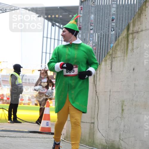 08.12.2024 - St. Pauli X-Mass-Run No. 14 H.Heesch http://msf.ph/oto/7493527 08.12.2024 10:06:53 Ziel 78, 529, 3257, 3259, 621, 698, 795, 885, 890, 1424, 3259 meine-sportfotos.de