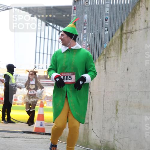 08.12.2024 - St. Pauli X-Mass-Run No. 14 H.Heesch http://msf.ph/oto/7493539 08.12.2024 10:06:53 Ziel 78, 529, 3257, 3259, 621, 698, 795, 885, 890, 1424, 3259 meine-sportfotos.de