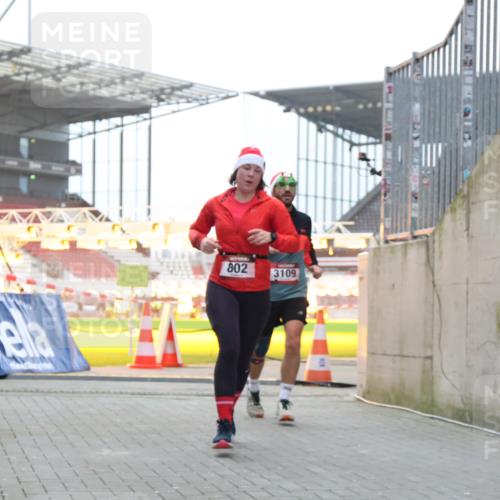 08.12.2024 - St. Pauli X-Mass-Run No. 14 H.Heesch http://msf.ph/oto/7493540 08.12.2024 09:58:42 Ziel 55, 880, 1075, 1080, 1396, 1397, 2872, 49, 802, 1864, 2428, 2984, 3109 meine-sportfotos.de