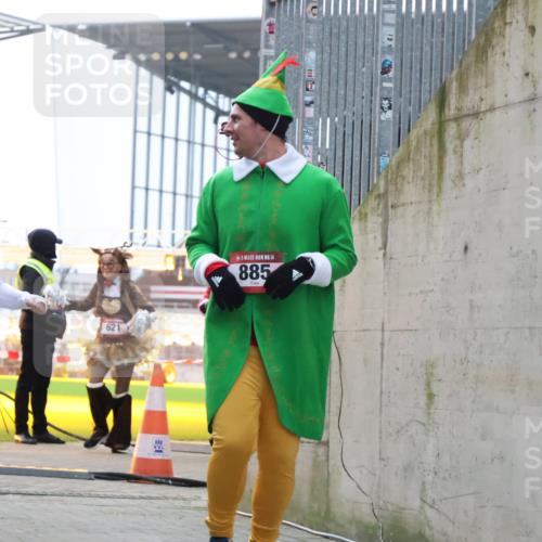 08.12.2024 - St. Pauli X-Mass-Run No. 14 H.Heesch http://msf.ph/oto/7493545 08.12.2024 10:06:53 Ziel 78, 529, 3257, 3259, 621, 698, 795, 885, 890, 1424, 3259 meine-sportfotos.de