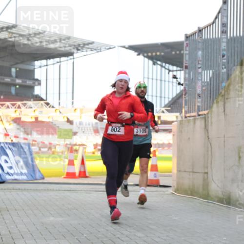 08.12.2024 - St. Pauli X-Mass-Run No. 14 H.Heesch http://msf.ph/oto/7493548 08.12.2024 09:58:42 Ziel 55, 880, 1075, 1080, 1396, 1397, 2872, 49, 802, 1864, 2428, 2984, 3109 meine-sportfotos.de
