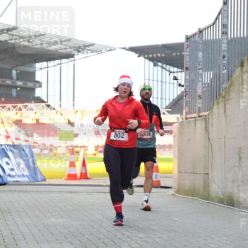 08.12.2024 - St. Pauli X-Mass-Run No. 14 H.Heesch http://msf.ph/oto/7493555 08.12.2024 09:58:42 Ziel 55, 880, 1075, 1080, 1396, 1397, 2872, 49, 802, 1864, 2428, 2984, 3109 meine-sportfotos.de