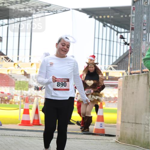 08.12.2024 - St. Pauli X-Mass-Run No. 14 H.Heesch http://msf.ph/oto/7493560 08.12.2024 10:06:54 Ziel 78, 529, 3257, 3259, 621, 698, 795, 885, 890, 1424, 1786, 2751 meine-sportfotos.de