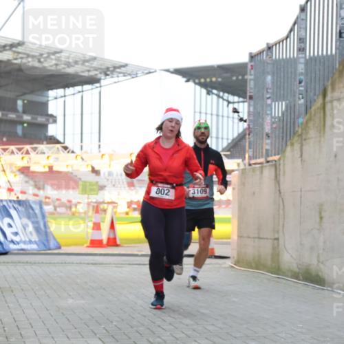 08.12.2024 - St. Pauli X-Mass-Run No. 14 H.Heesch http://msf.ph/oto/7493561 08.12.2024 09:58:42 Ziel 55, 880, 1075, 1080, 1396, 1397, 2872, 49, 802, 1864, 2428, 2984, 3109 meine-sportfotos.de