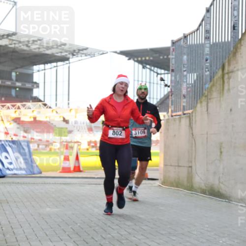 08.12.2024 - St. Pauli X-Mass-Run No. 14 H.Heesch http://msf.ph/oto/7493567 08.12.2024 09:58:42 Ziel 55, 880, 1075, 1080, 1396, 1397, 2872, 49, 802, 1864, 2428, 2984, 3109 meine-sportfotos.de