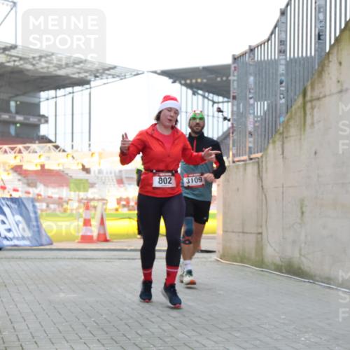08.12.2024 - St. Pauli X-Mass-Run No. 14 H.Heesch http://msf.ph/oto/7493572 08.12.2024 09:58:42 Ziel 55, 880, 1075, 1080, 1396, 1397, 2872, 49, 802, 1864, 2428, 2984, 3109 meine-sportfotos.de