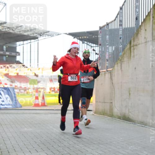 08.12.2024 - St. Pauli X-Mass-Run No. 14 H.Heesch http://msf.ph/oto/7493579 08.12.2024 09:58:42 Ziel 55, 880, 1075, 1080, 1396, 1397, 2872, 49, 802, 1864, 2428, 2984, 3109 meine-sportfotos.de
