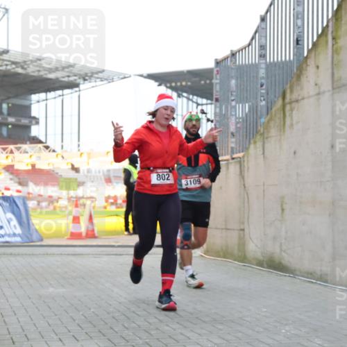 08.12.2024 - St. Pauli X-Mass-Run No. 14 H.Heesch http://msf.ph/oto/7493584 08.12.2024 09:58:42 Ziel 55, 880, 1075, 1080, 1396, 1397, 2872, 49, 802, 1864, 2428, 2984, 3109 meine-sportfotos.de
