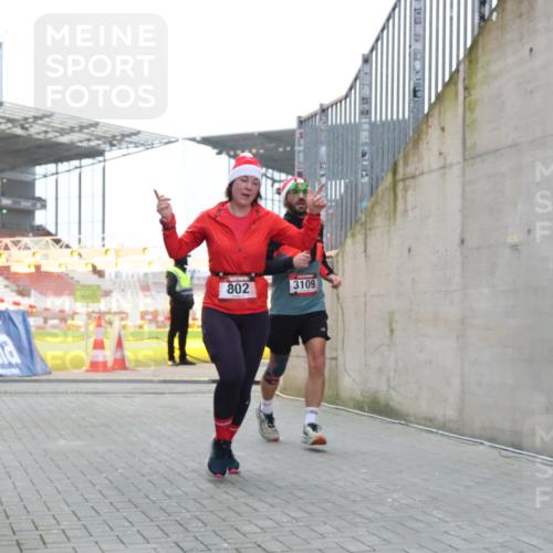 08.12.2024 - St. Pauli X-Mass-Run No. 14 H.Heesch http://msf.ph/oto/7493603 08.12.2024 09:58:42 Ziel 55, 880, 1075, 1080, 1396, 1397, 2872, 49, 802, 1864, 2428, 2984, 3109 meine-sportfotos.de
