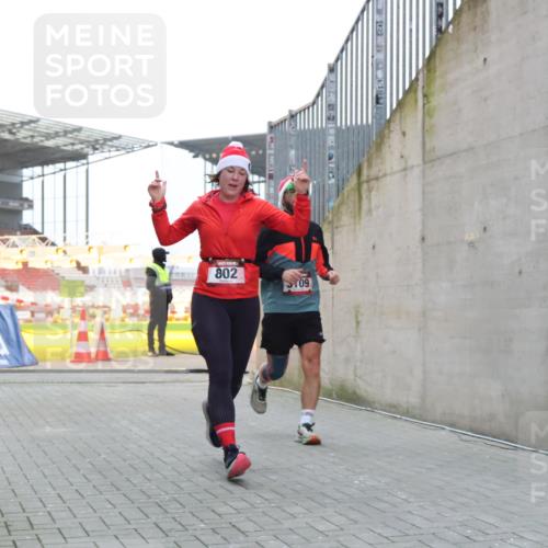 08.12.2024 - St. Pauli X-Mass-Run No. 14 H.Heesch http://msf.ph/oto/7493618 08.12.2024 09:58:43 Ziel 55, 802, 880, 1075, 1080, 1396, 1397, 2872, 3109, 49, 802, 832, 1864, 2428, 2984, 3109 meine-sportfotos.de