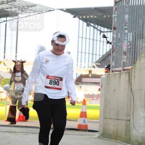 08.12.2024 - St. Pauli X-Mass-Run No. 14 H.Heesch http://msf.ph/oto/7493619 08.12.2024 10:06:55 Ziel 78, 529, 3257, 3259, 621, 698, 795, 885, 890, 1424, 1786, 2003, 2751 meine-sportfotos.de