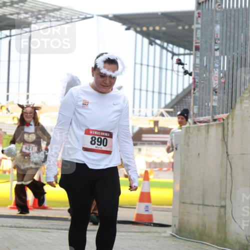 08.12.2024 - St. Pauli X-Mass-Run No. 14 H.Heesch http://msf.ph/oto/7493629 08.12.2024 10:06:55 Ziel 78, 529, 3257, 3259, 621, 698, 795, 885, 890, 1424, 1786, 2003, 2751 meine-sportfotos.de