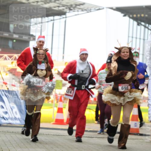 08.12.2024 - St. Pauli X-Mass-Run No. 14 H.Heesch http://msf.ph/oto/7493657 08.12.2024 10:06:56 Ziel 78, 529, 885, 3257, 3259, 621, 698, 795, 885, 890, 1424, 1786, 2003, 2751, 2755 meine-sportfotos.de