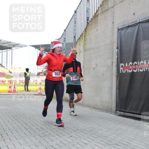 08.12.2024 - St. Pauli X-Mass-Run No. 14 H.Heesch http://msf.ph/oto/7493664 08.12.2024 09:58:43 Ziel 55, 802, 880, 1075, 1080, 1396, 1397, 2872, 3109, 49, 802, 832, 1864, 2428, 2984, 3109 meine-sportfotos.de