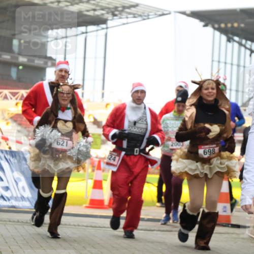 08.12.2024 - St. Pauli X-Mass-Run No. 14 H.Heesch http://msf.ph/oto/7493665 08.12.2024 10:06:56 Ziel 78, 529, 885, 3257, 3259, 621, 698, 795, 885, 890, 1424, 1786, 2003, 2751, 2755 meine-sportfotos.de