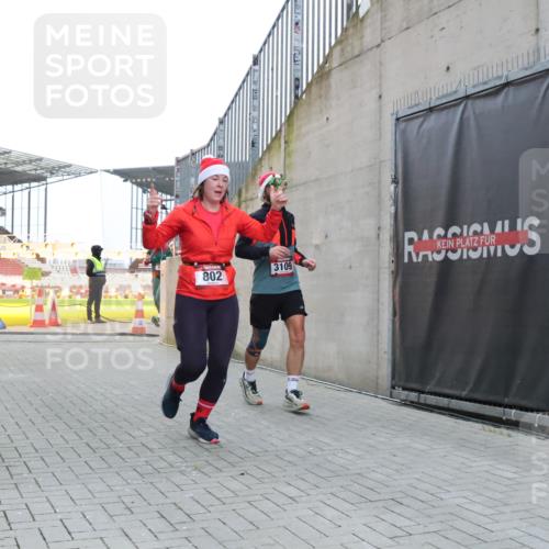 08.12.2024 - St. Pauli X-Mass-Run No. 14 H.Heesch http://msf.ph/oto/7493677 08.12.2024 09:58:43 Ziel 55, 802, 880, 1075, 1080, 1396, 1397, 2872, 3109, 49, 802, 832, 1864, 2428, 2984, 3109 meine-sportfotos.de