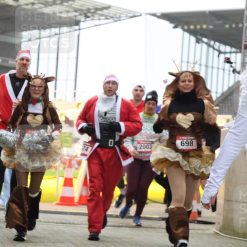 08.12.2024 - St. Pauli X-Mass-Run No. 14 H.Heesch http://msf.ph/oto/7493694 08.12.2024 10:06:57 Ziel 78, 529, 885, 3257, 3259, 621, 698, 795, 885, 890, 1424, 1786, 2003, 2751, 2755 meine-sportfotos.de