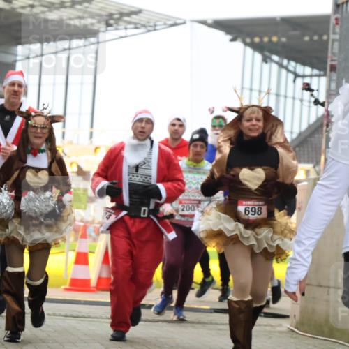 08.12.2024 - St. Pauli X-Mass-Run No. 14 H.Heesch http://msf.ph/oto/7493701 08.12.2024 10:06:57 Ziel 78, 529, 885, 3257, 3259, 621, 698, 795, 885, 890, 1424, 1786, 2003, 2751, 2755 meine-sportfotos.de