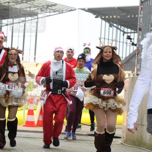 08.12.2024 - St. Pauli X-Mass-Run No. 14 H.Heesch http://msf.ph/oto/7493707 08.12.2024 10:06:57 Ziel 78, 529, 885, 3257, 3259, 621, 698, 795, 885, 890, 1424, 1786, 2003, 2751, 2755 meine-sportfotos.de