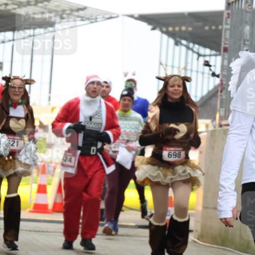 08.12.2024 - St. Pauli X-Mass-Run No. 14 H.Heesch http://msf.ph/oto/7493713 08.12.2024 10:06:57 Ziel 78, 529, 885, 3257, 3259, 621, 698, 795, 885, 890, 1424, 1786, 2003, 2751, 2755 meine-sportfotos.de