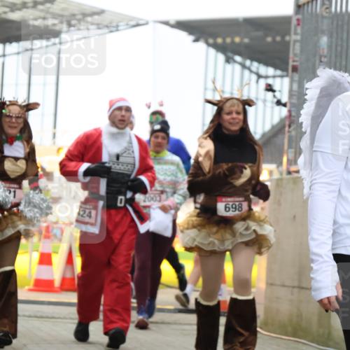 08.12.2024 - St. Pauli X-Mass-Run No. 14 H.Heesch http://msf.ph/oto/7493720 08.12.2024 10:06:57 Ziel 78, 529, 885, 3257, 3259, 621, 698, 795, 885, 890, 1424, 1786, 2003, 2751, 2755 meine-sportfotos.de