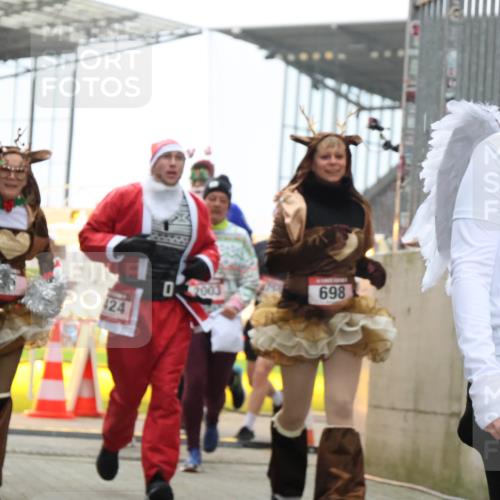 08.12.2024 - St. Pauli X-Mass-Run No. 14 H.Heesch http://msf.ph/oto/7493728 08.12.2024 10:06:57 Ziel 78, 529, 885, 3257, 3259, 621, 698, 795, 885, 890, 1424, 1786, 2003, 2751, 2755 meine-sportfotos.de